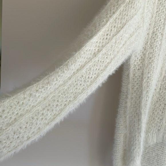 Derek❤️heart white fuzzy sweater. Size large - Picture 3 of 8